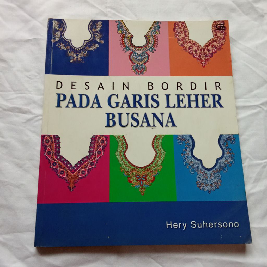 BUKU DESAIN BORDIR PADA GARIS LEHER BUSANA