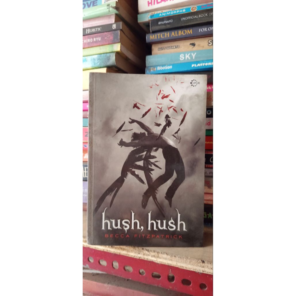 Hush Hush Becca Fitzpatrick – Novel Fantasi Romantis Best Seller Ilmoe Store