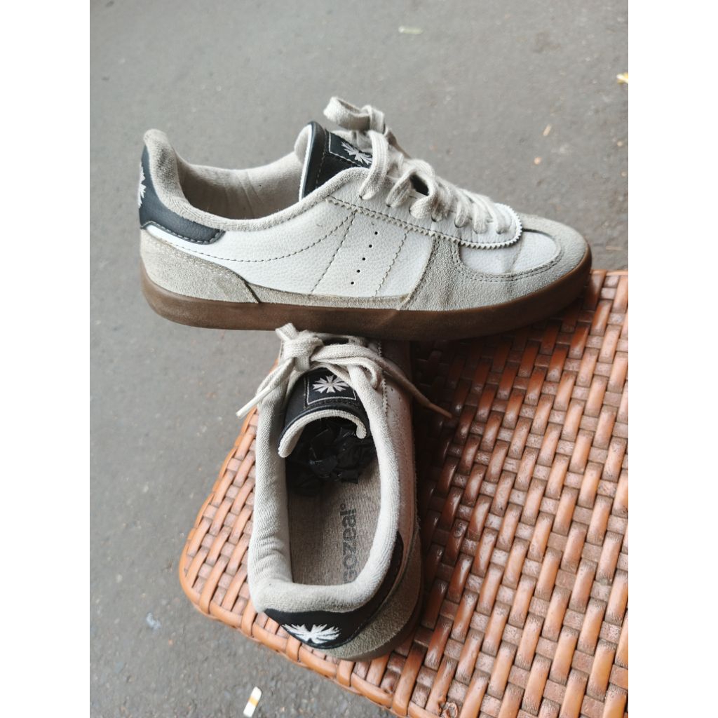 saya menjual sepatu gozeal original size 39