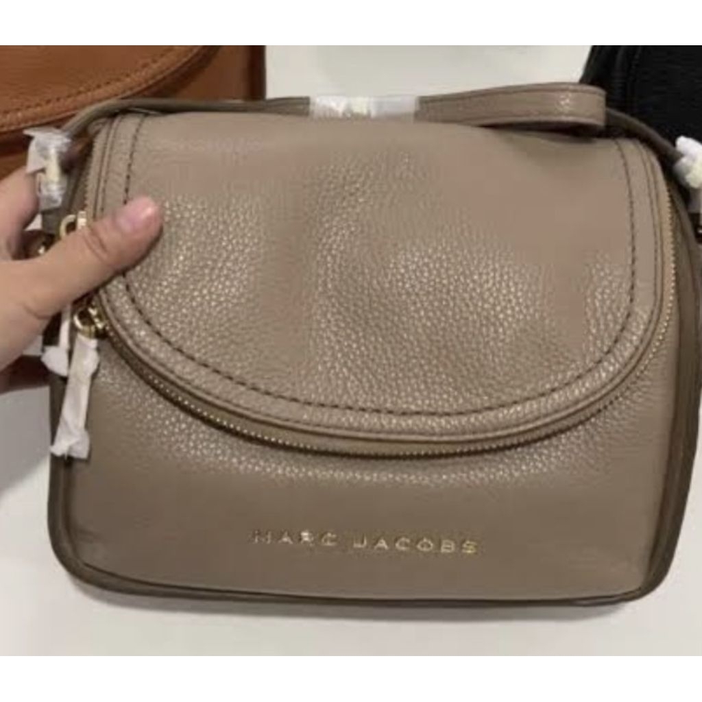 Marc Jacobs groove small greige