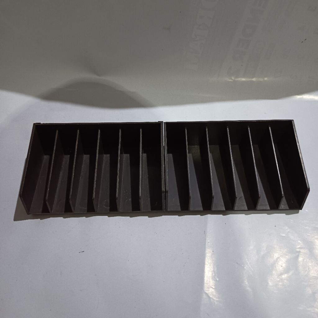 Rak kaset pita muat 10 kaset