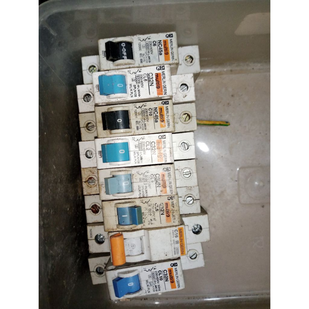Mcb Merlin gerin multi9 bekas normal