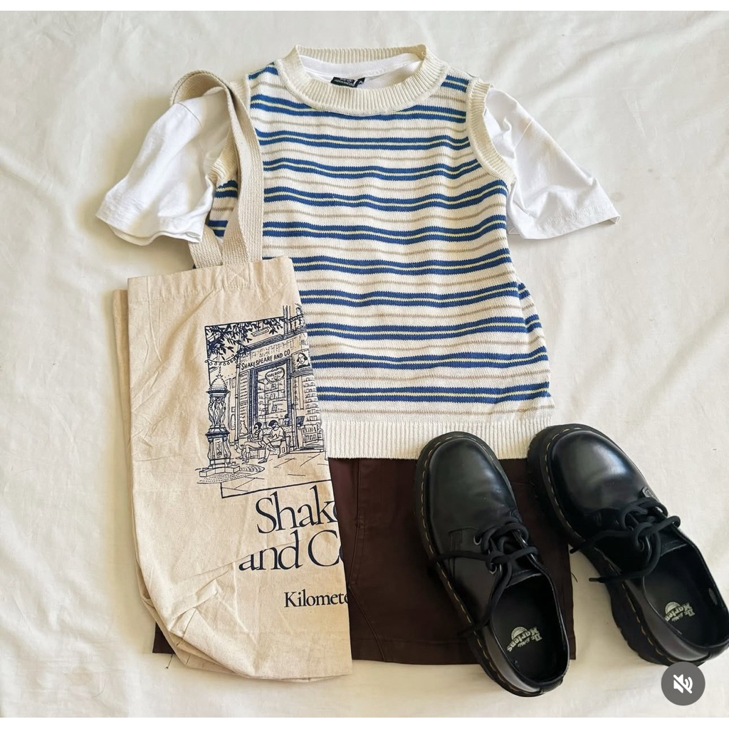 90s close banks striped u-neck knitted sweater vest