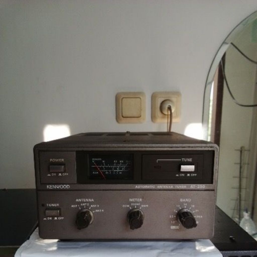 Kenwood AT-250 HF Automatic Antenna Tuner