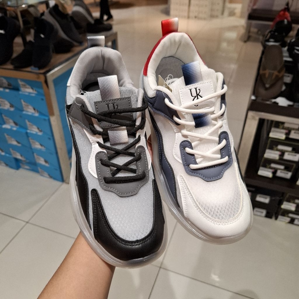Sepatu Sneakers Pria Empuk dan Ringan Brand Yongki Komaladi ORI