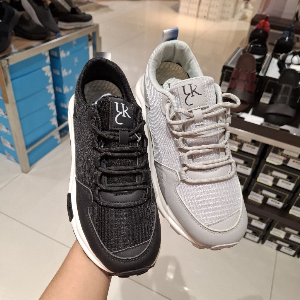 Sepatu Sneakers Pria Empuk dan Ringan Brand Yongki Komaladi ORI