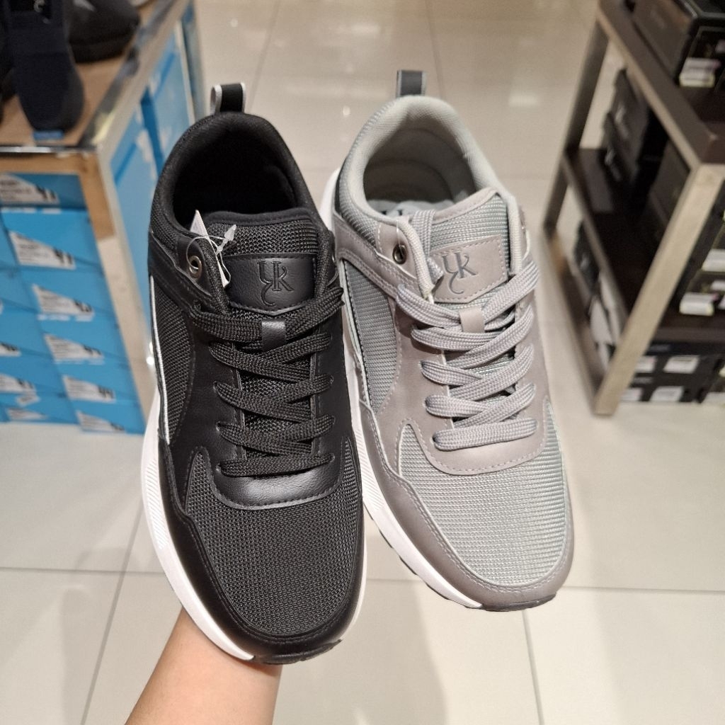 Sepatu Sneakers Pria Empuk dan Ringan Brand Yongki Komaladi ORI