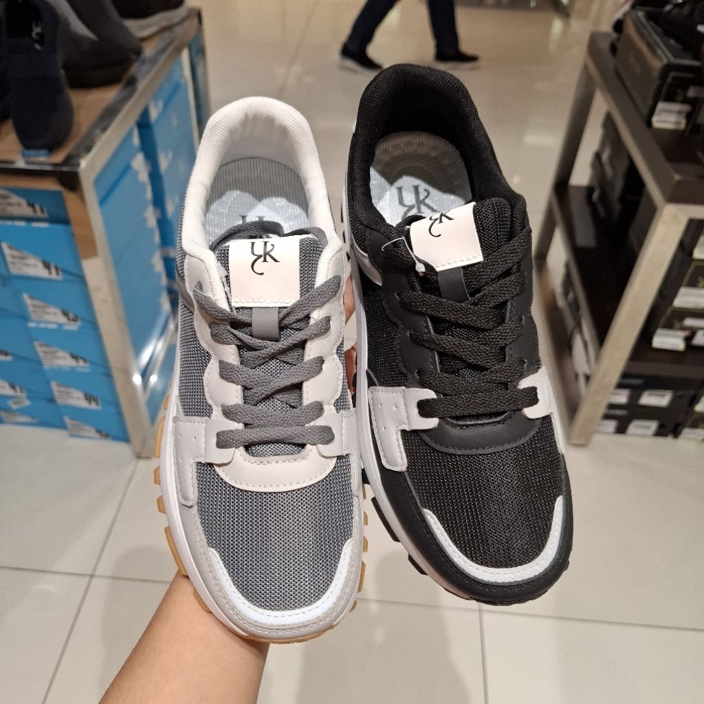 Sepatu Sneakers Pria Empuk dan Ringan Brand Yongki Komaladi ORI