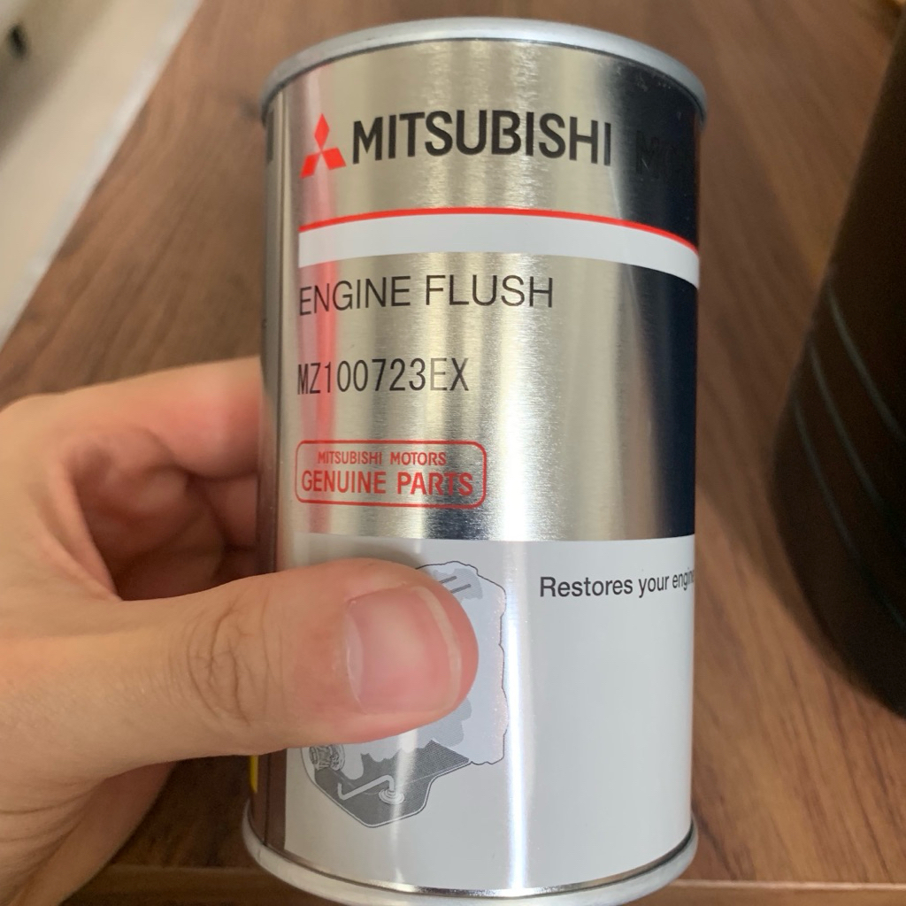 Oli mobil mitsubishi 0W-20 original + engine flush