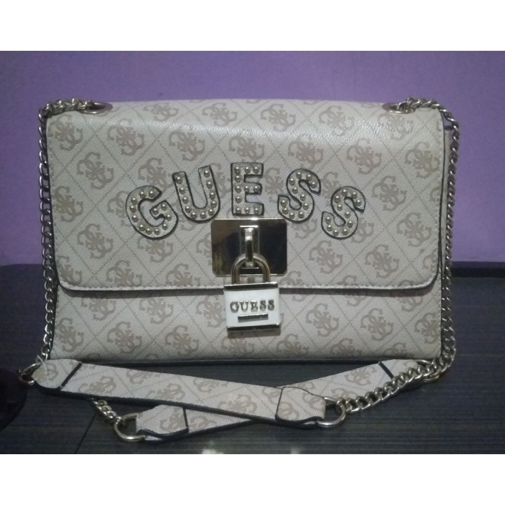 GUESS Tas Selempang Wanita