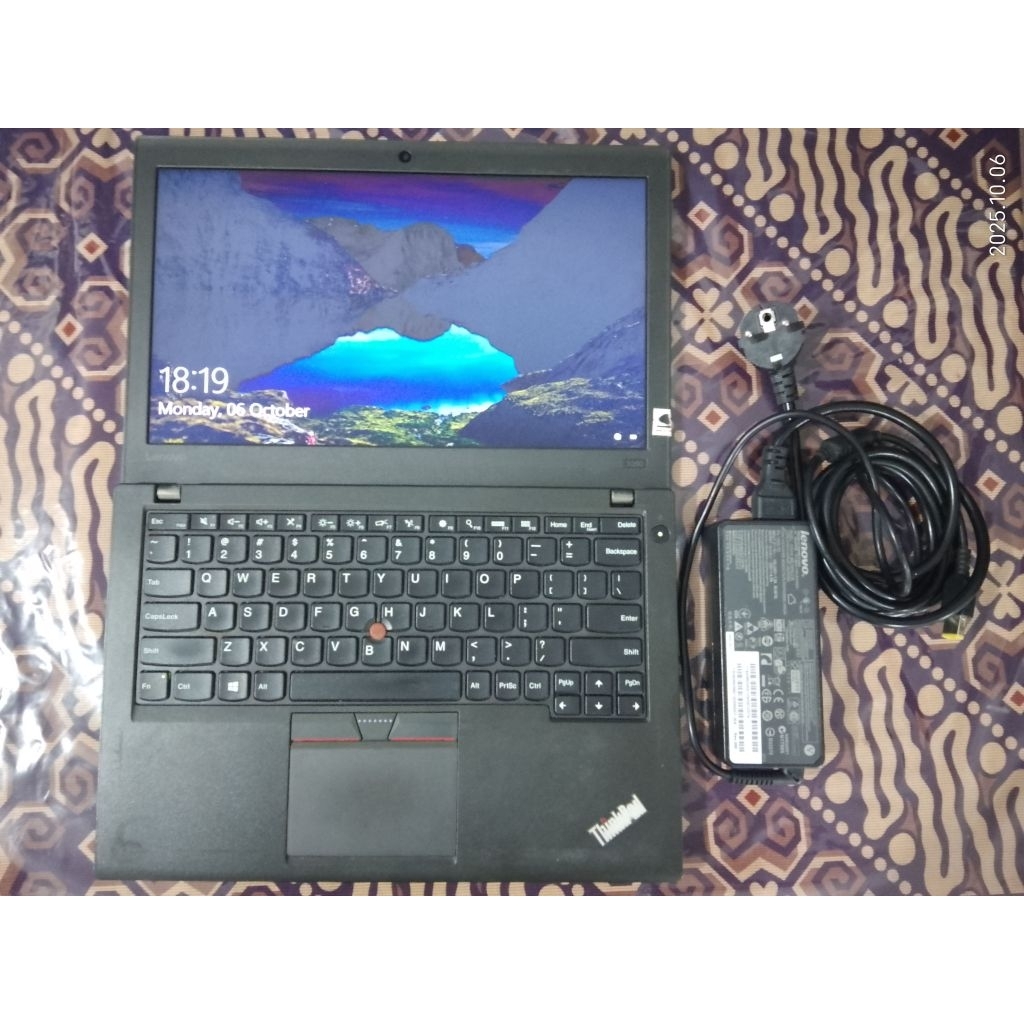 Laptop Lenovo Thinkpad X260 Core i5 gen 6, SSD 256GB, Ram 8GB