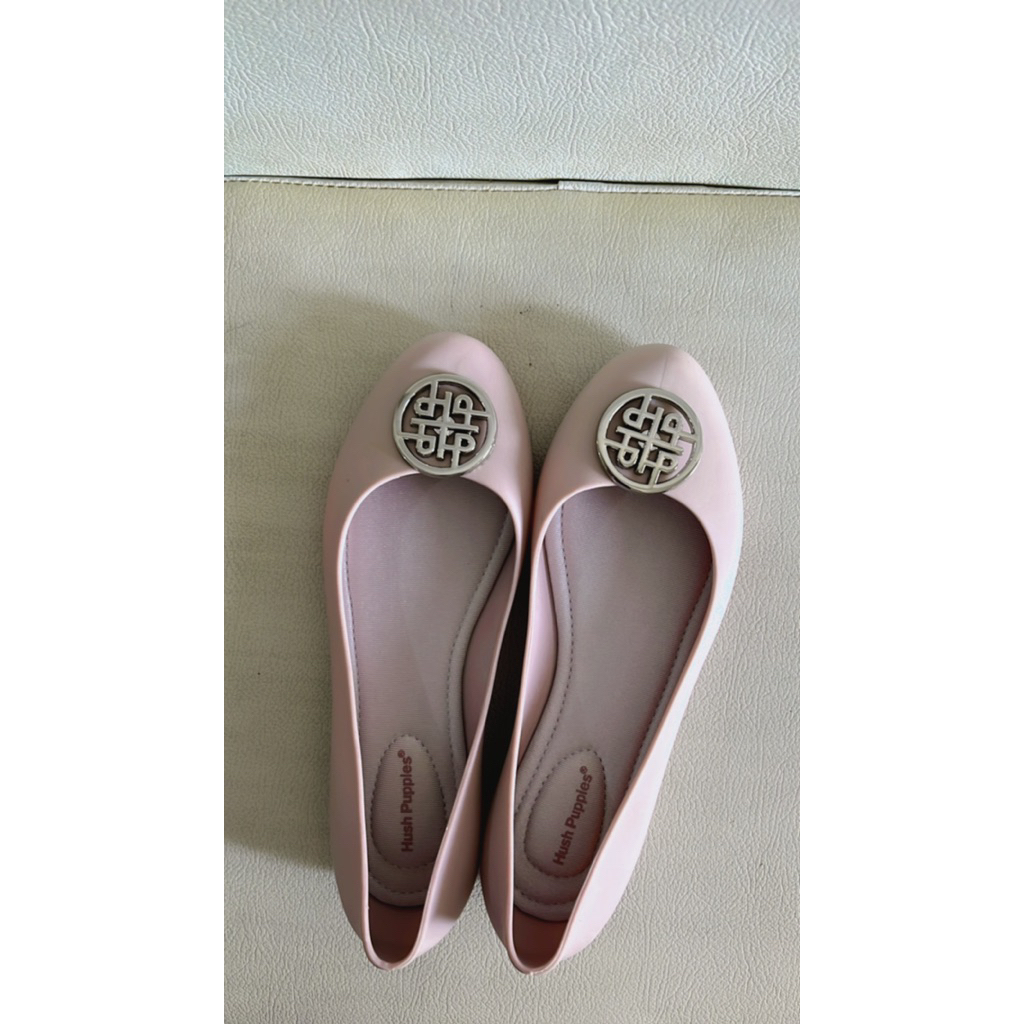 Preloved sepatu Flat Hush puppies ori