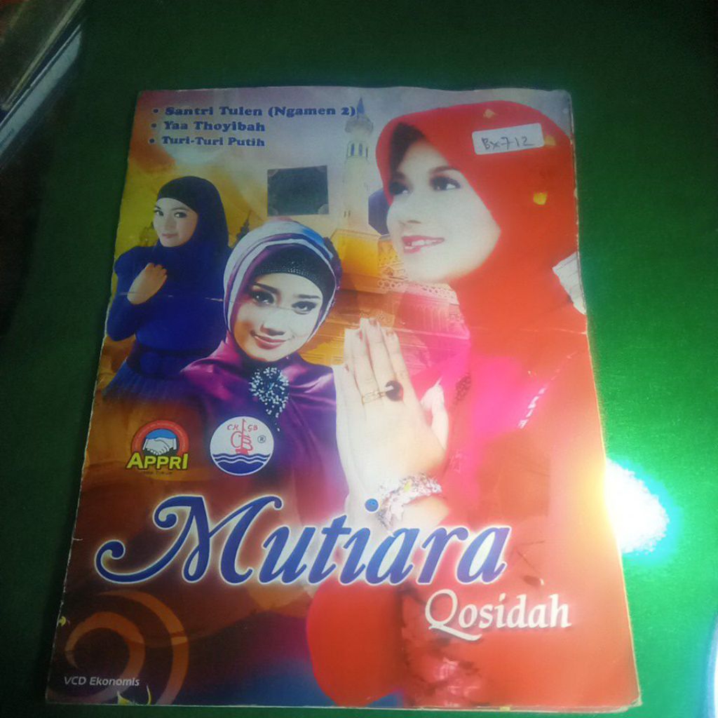VCD MUTIARA QOSIDAH BX712