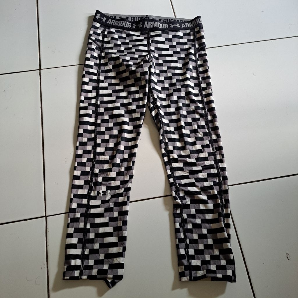 Legging Under Armour Abstrak Garis Size S