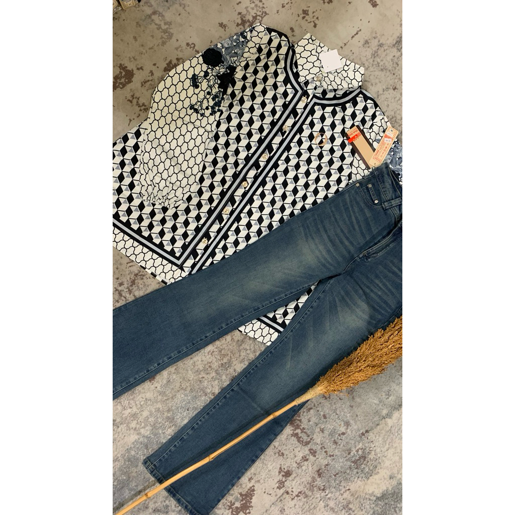 set atasan wanita by deeja & cutbray jeans by vivo