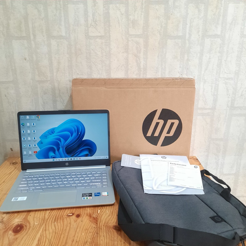 Laptop Hp 14s-dq5000TU, Core i5 - 1240P, Gen 12 Th, Intel Iris Xe Graphics, Ram 8Gb / 512Gb SSD,
