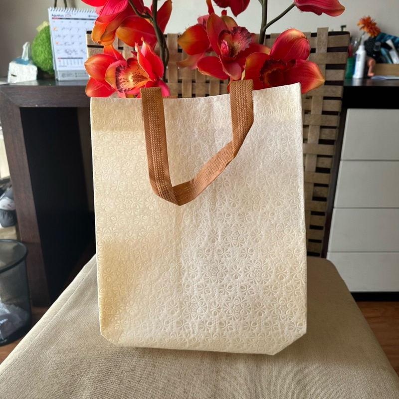 [12biji] tas spundbond embos 22x22 / Tas Hajatan 22x22 / Tas Box 22x22 / Tas Hajatan Spunbond / Tas 