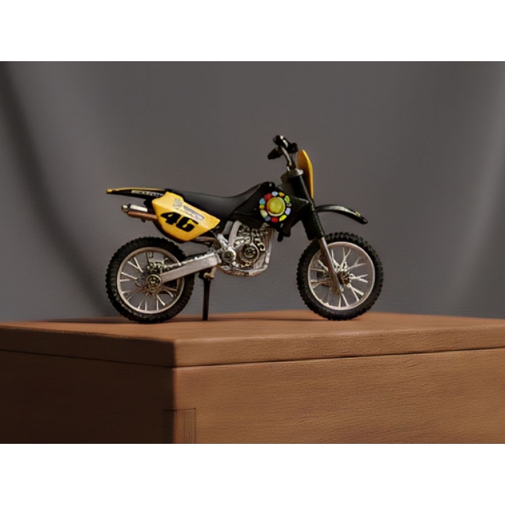 Miniatur motor trail custom 46 monster energy