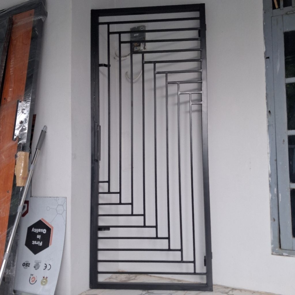 Tralis besi pintu besi tralis jendela