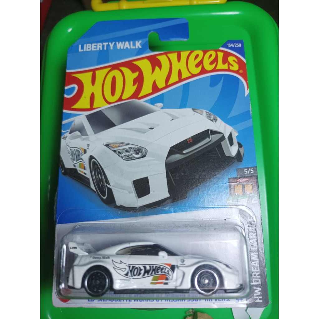 hotwheels GT nissan 35 GT LBWK Putih