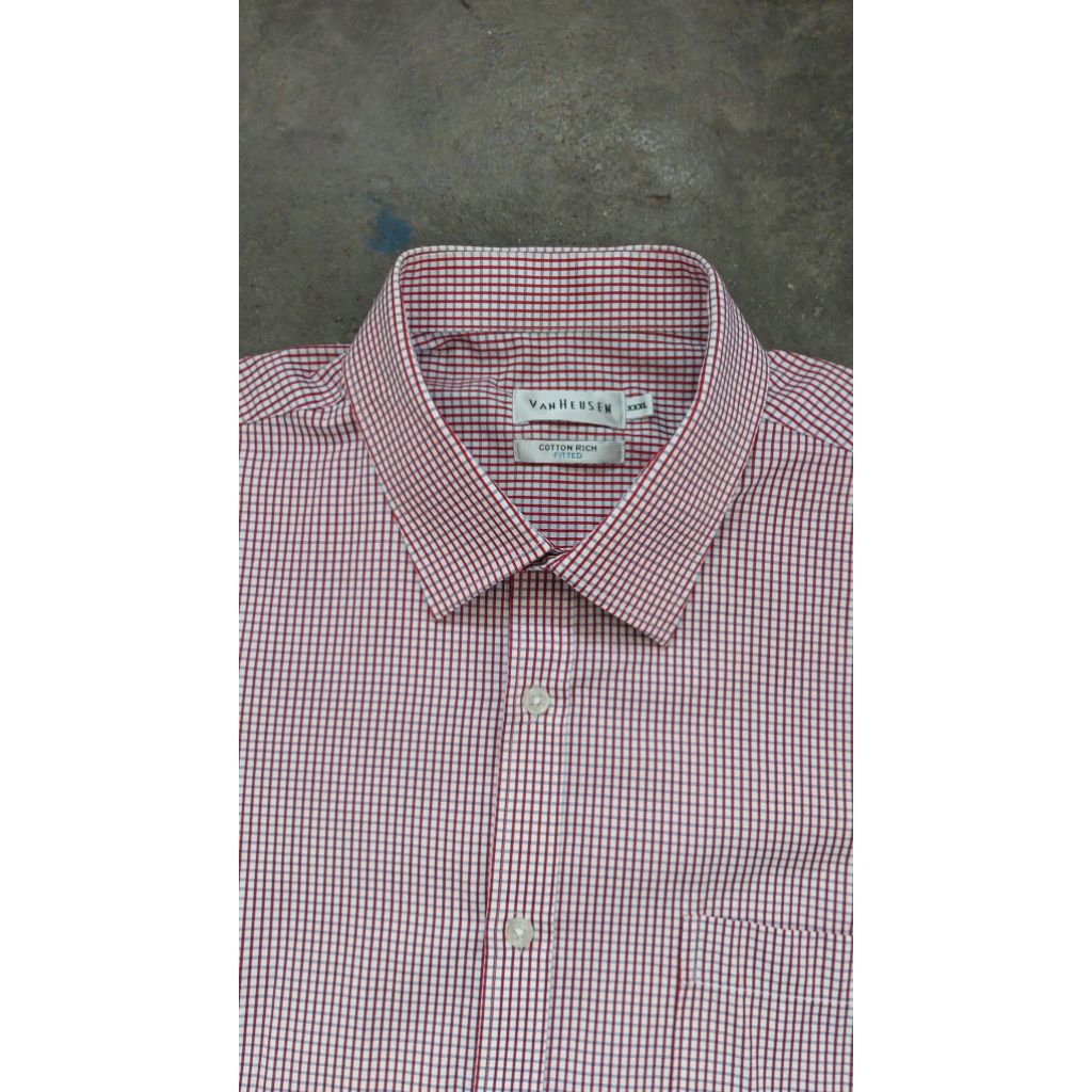 kemeja lengan pendek VAN HEUSEN