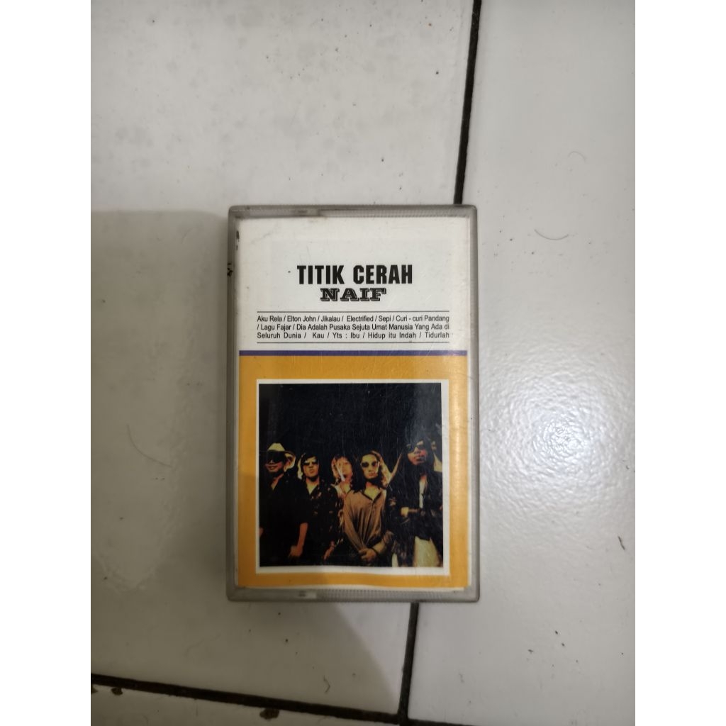 Kaset Titik Cerah Naif