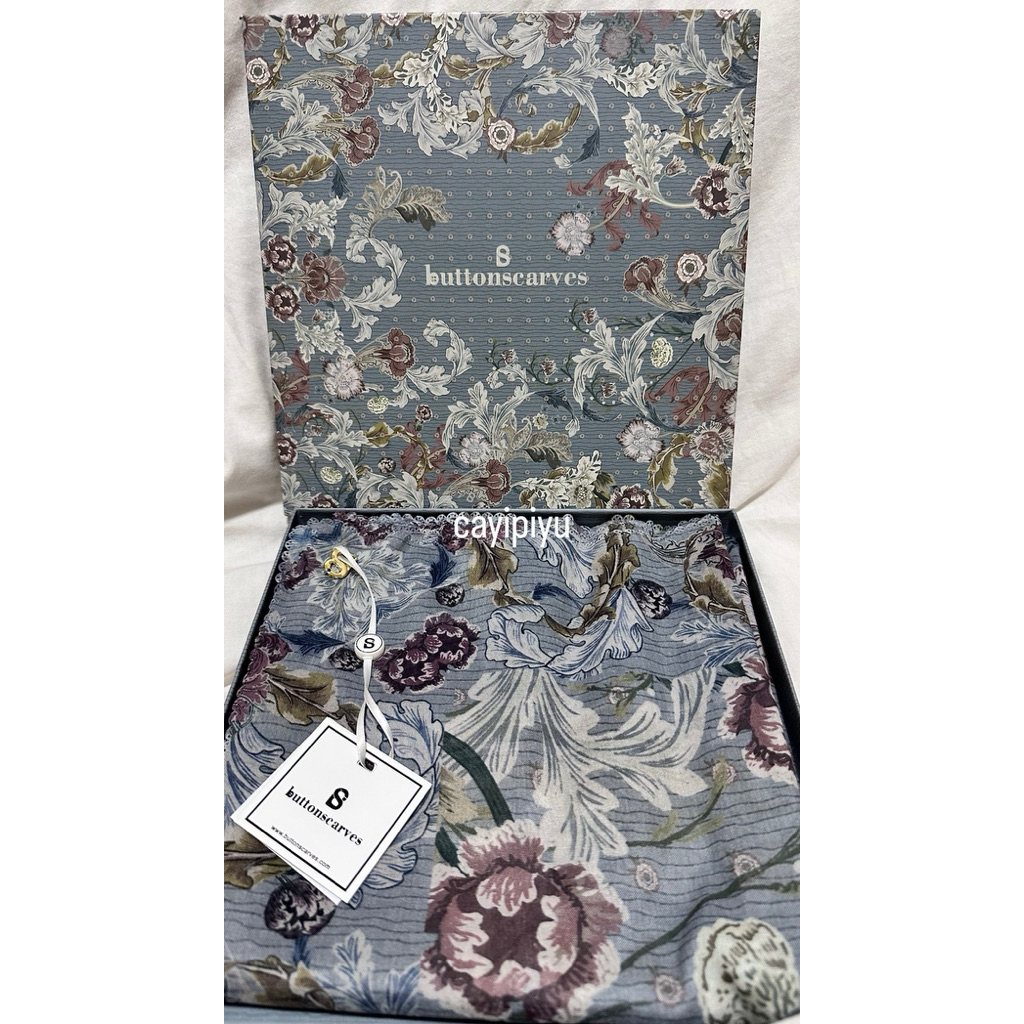 Royale Series Buttonscarves