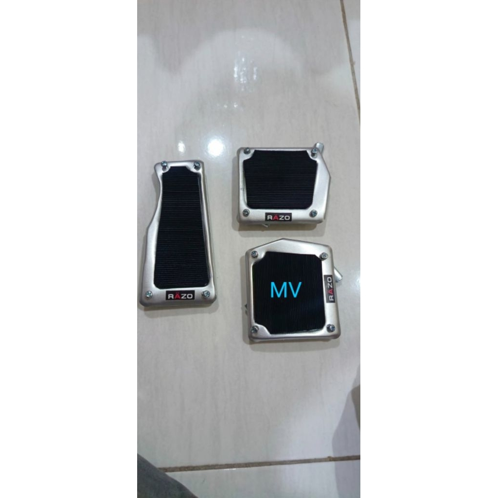 Pedal gas mobil calya sigra manual pad pedal besi razo RT2002 Car