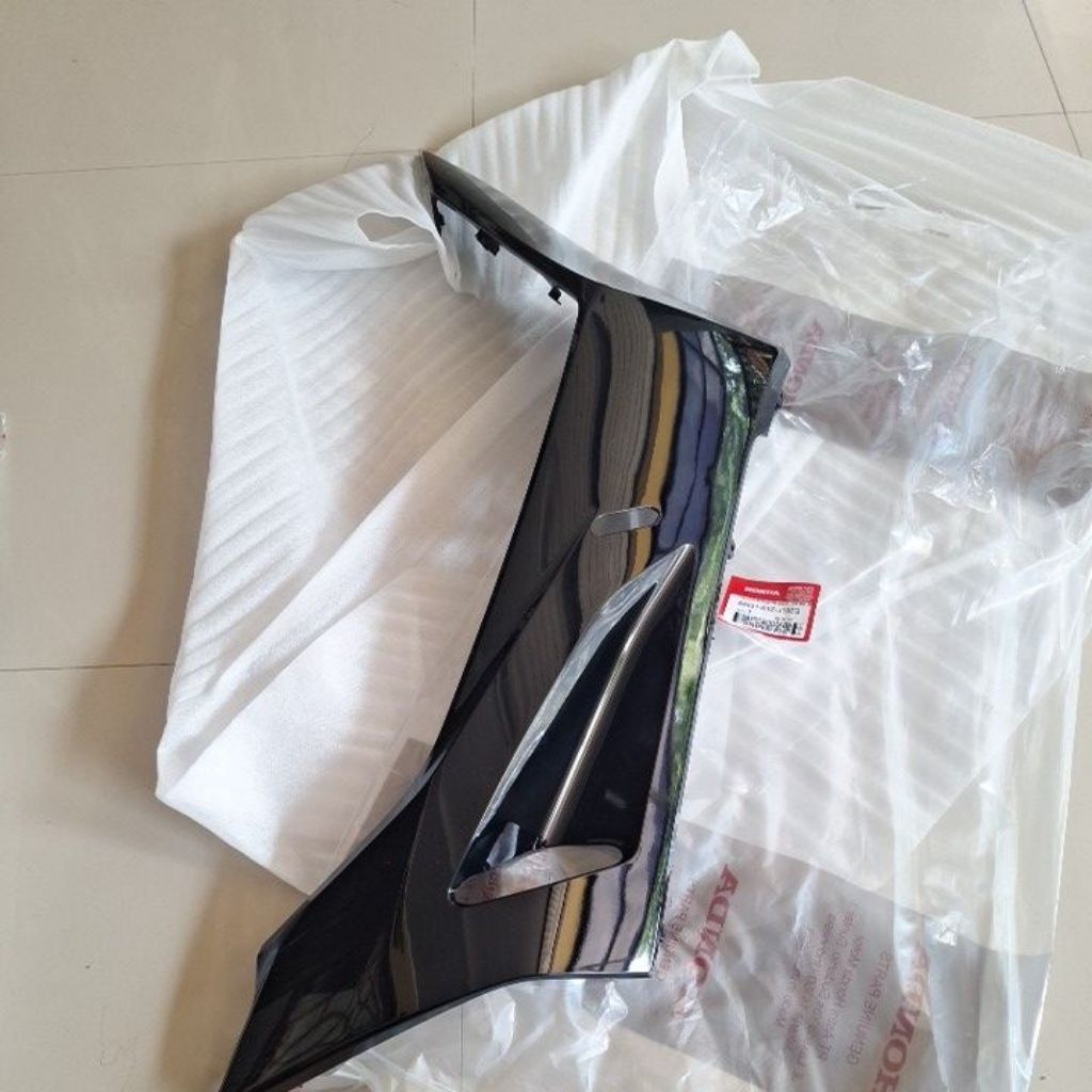 cover r floor side body bodi bawah samping pcx 160 k1z kanan hitam kilap