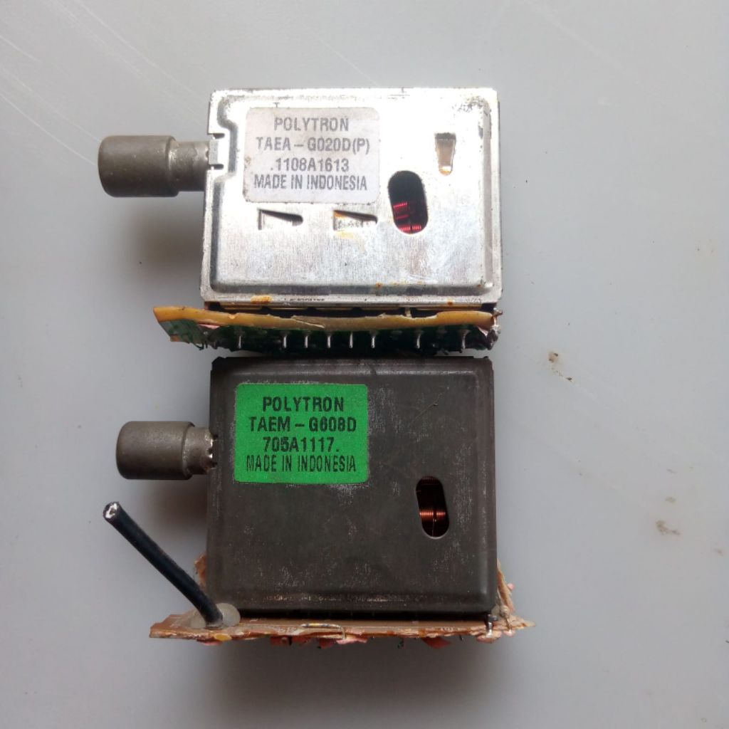 tuner tv Polytron pin (8)1-5-1-1 ,,,pin 11,,, pin (8) 1-5-1-1 cabutan masih nempel pcb
