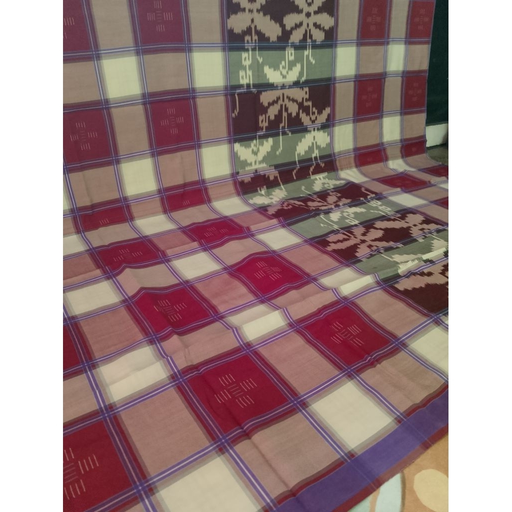 Sarung BHS KKR tumpal kembang warna merah marun kombinasi warna putih Full sutra mengkilat(lihat Des