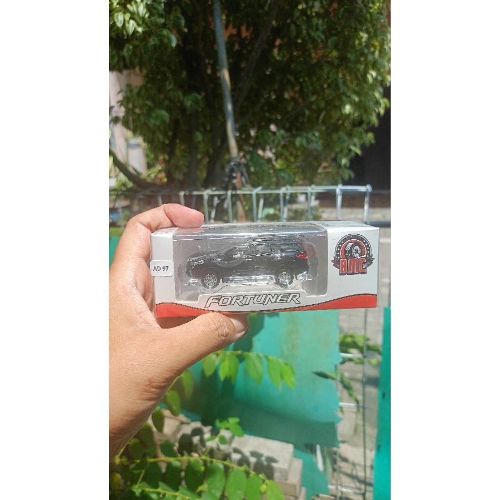 diecast miniatur mobil Toyota Fortuner BMC 1/64 miniscale mini scale sealed segel  hitam
