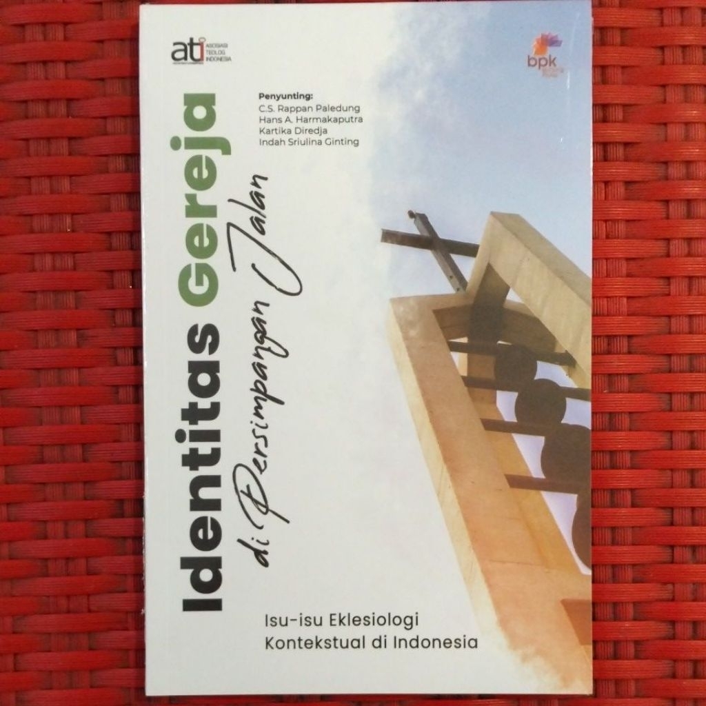 Identitas Gereja di Persimpangan Jalan (Isu-Isu Eklesiologi Kontekstual di Indonesia)