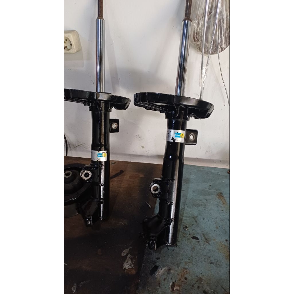 Shockbreaker depan Mercedes W203