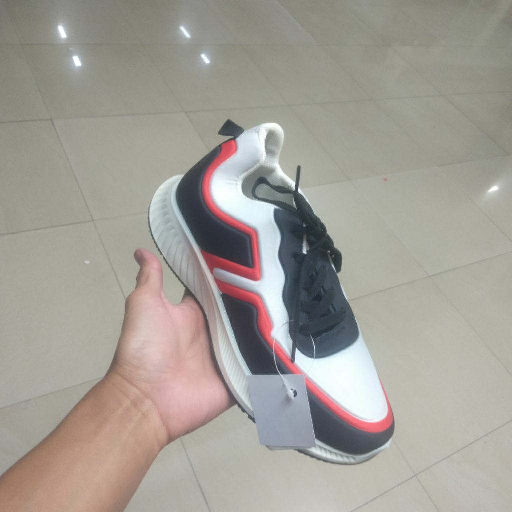 SEPATU SNEAKERS PRIA 889-032 DR KEVIN SHOES