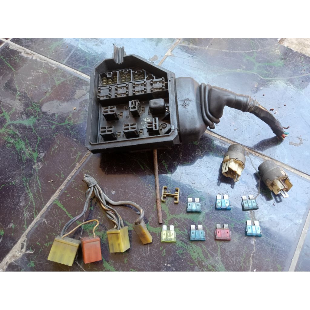 box sekring luar ori toyota corolla dx ke70