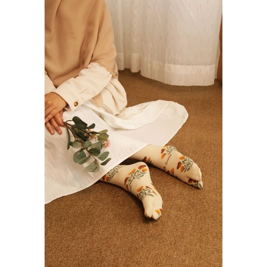 Kaos Kaki Wanita Muslimah Jempol Motif Bunga Cantik Sashee Raya Series