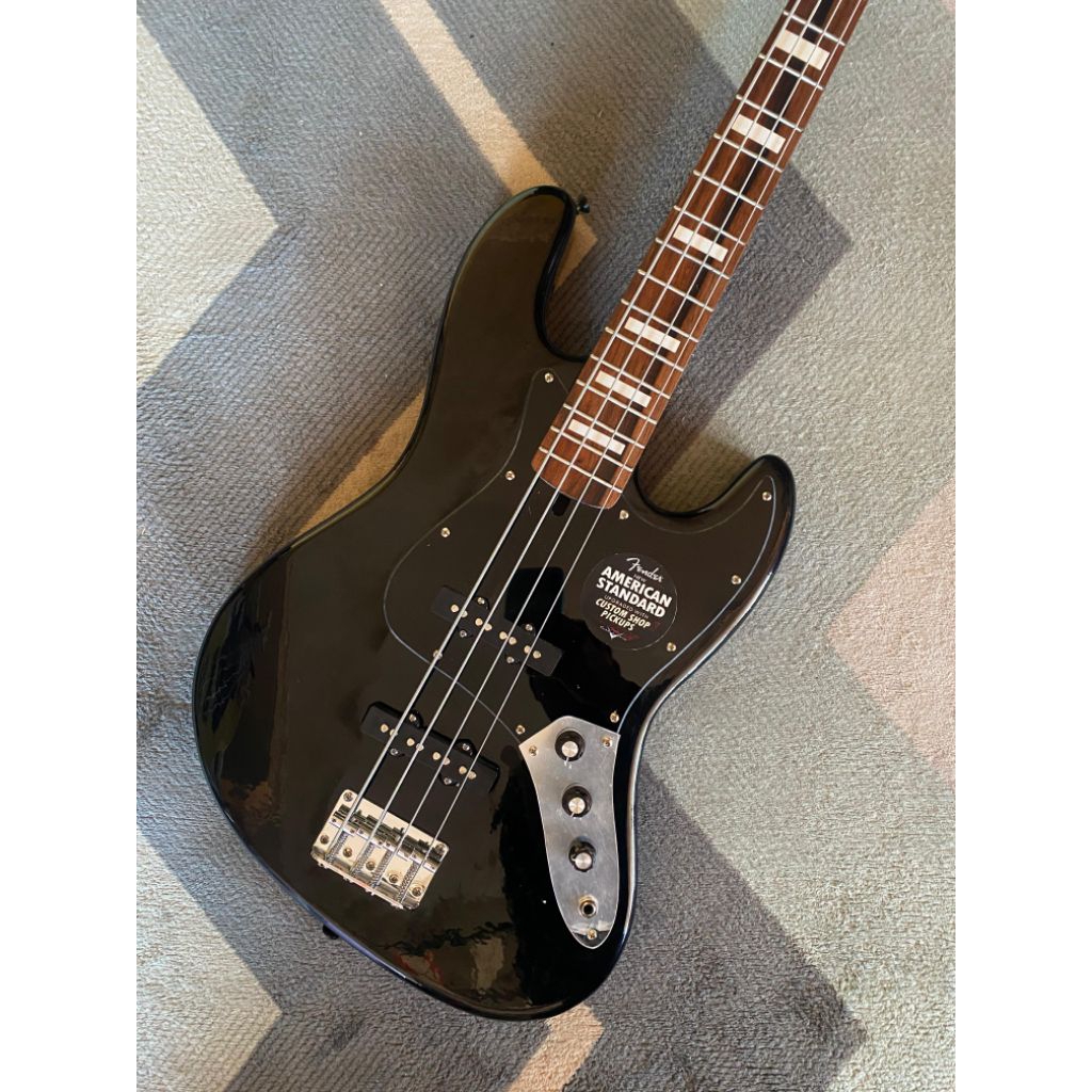 Bass Fender Jazz Blacktop Custom