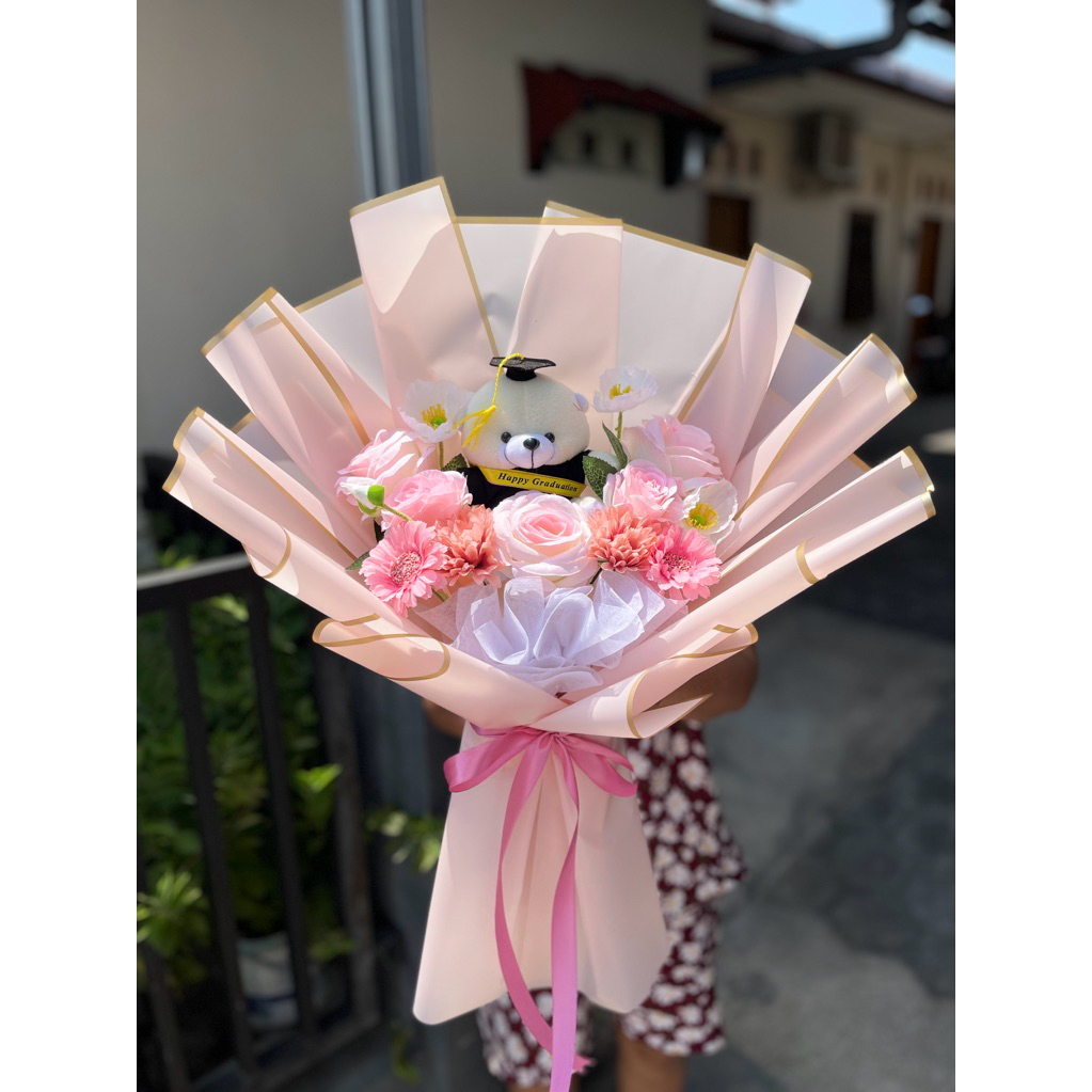buket bunga wisuda/buket bunga boneka wisuda/buket bunga wisuda semarang/buket bunga murah semarang/