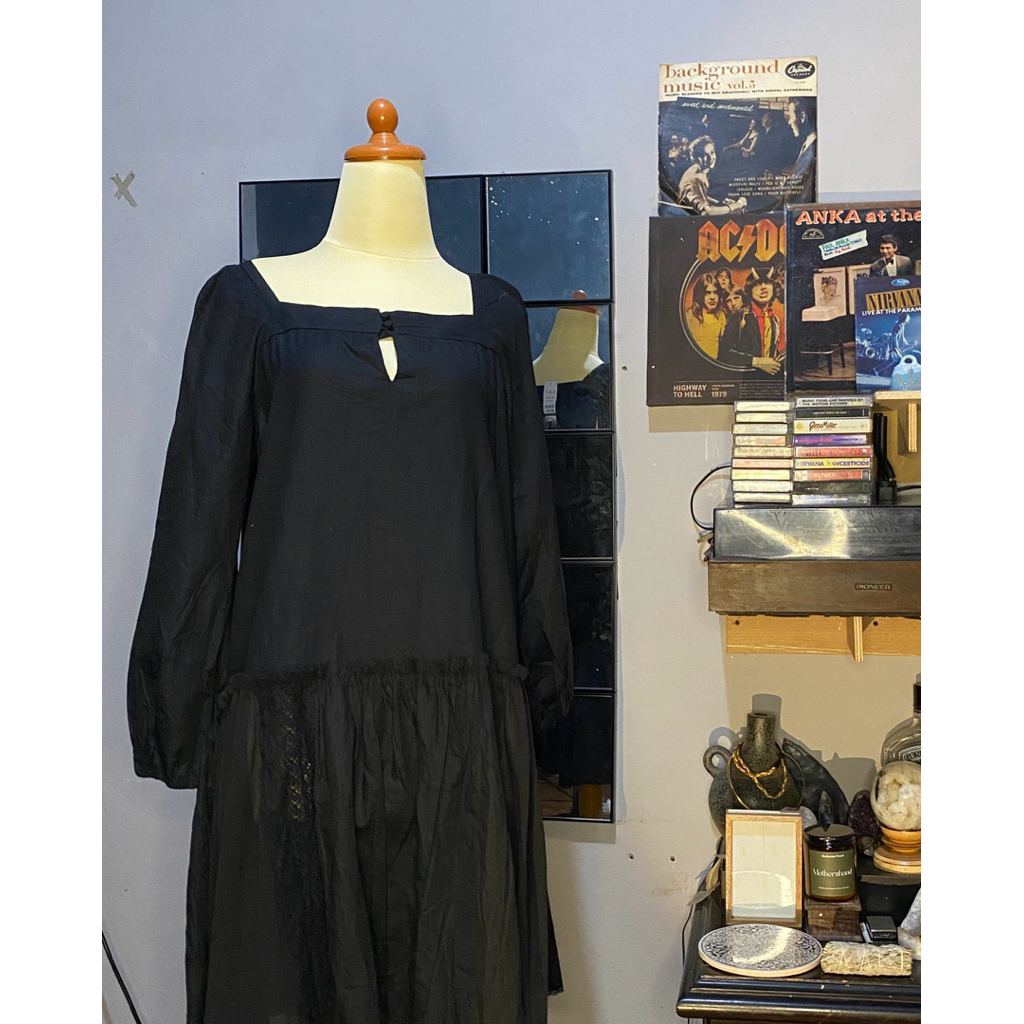 Dress semi gothic/goth hitam