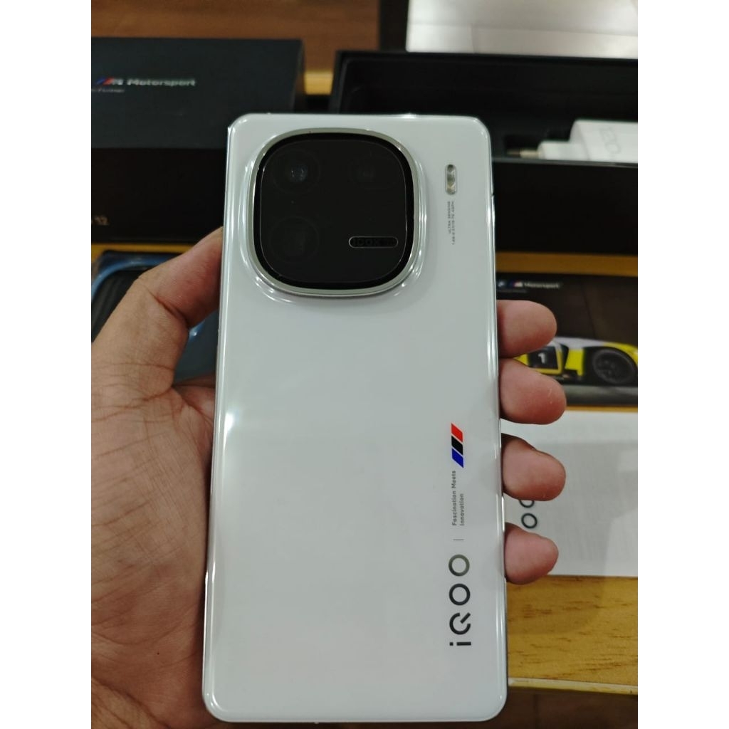 HP IQOO 12 16+16/512GB Legend BMW Edition