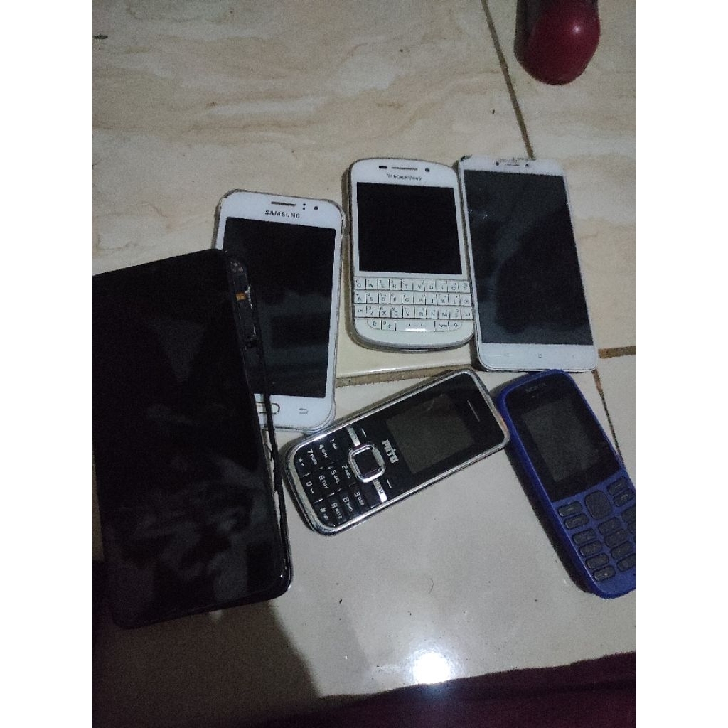 di jual hp rusak gambling siapa tau buat kanibalan