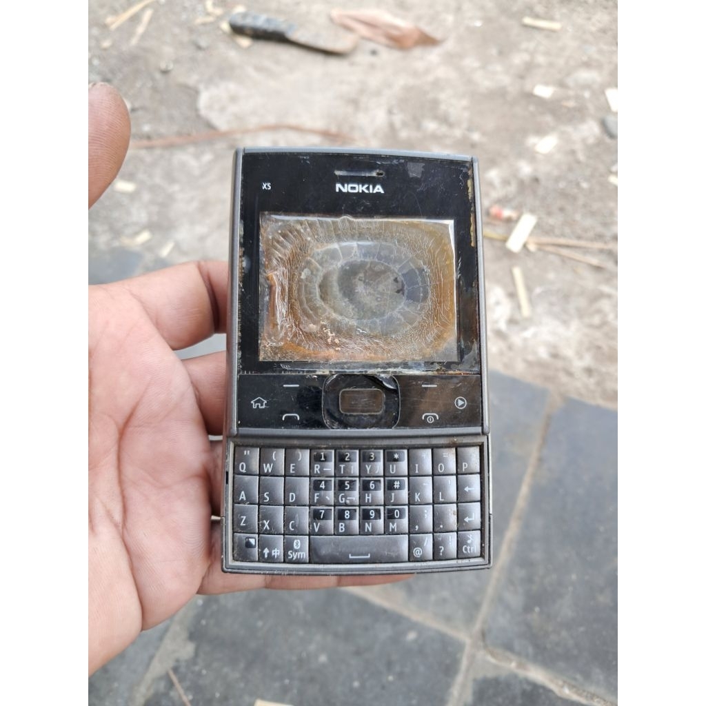 Hp jadul Nokia X5 bahan off display