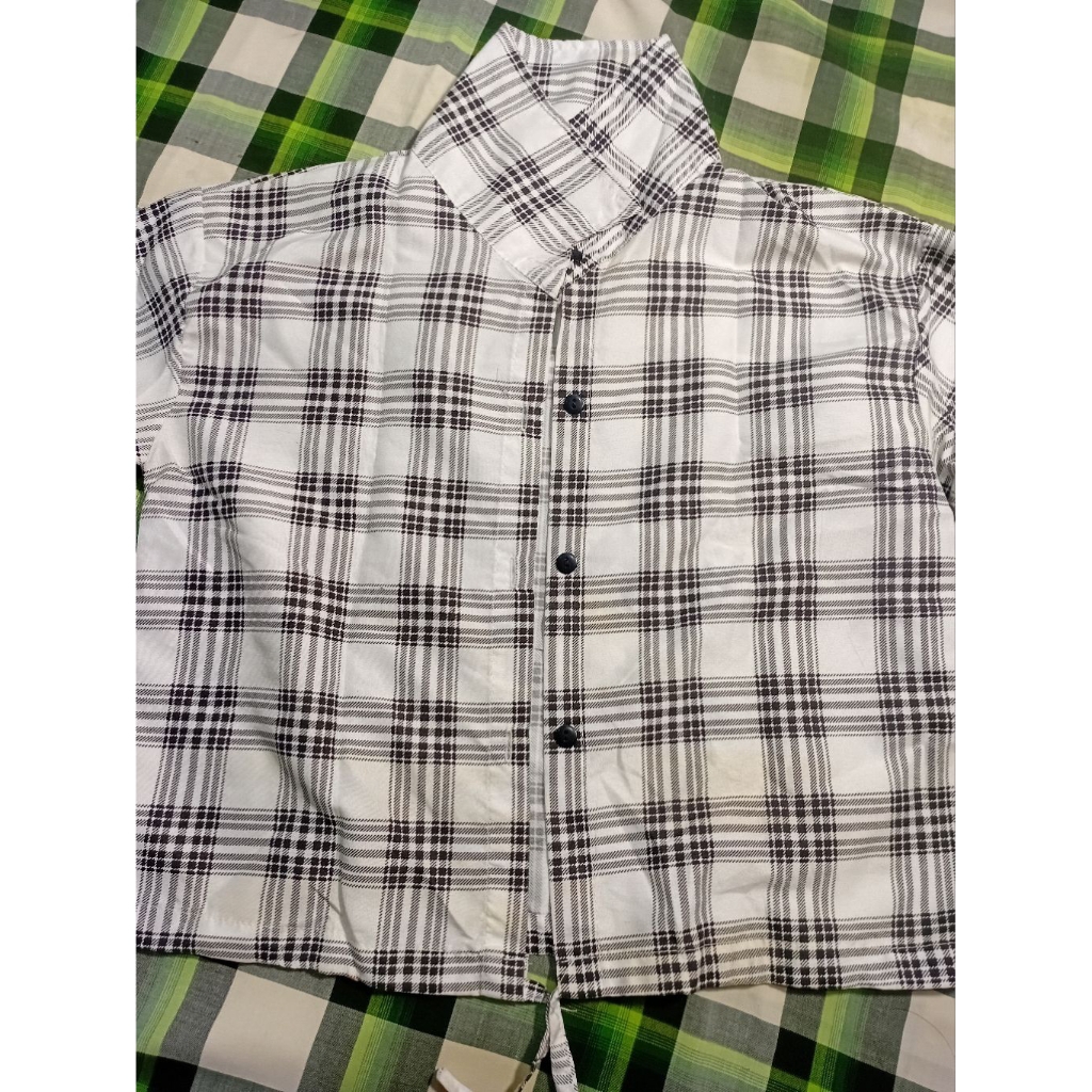 kemeja crop kotak kotak