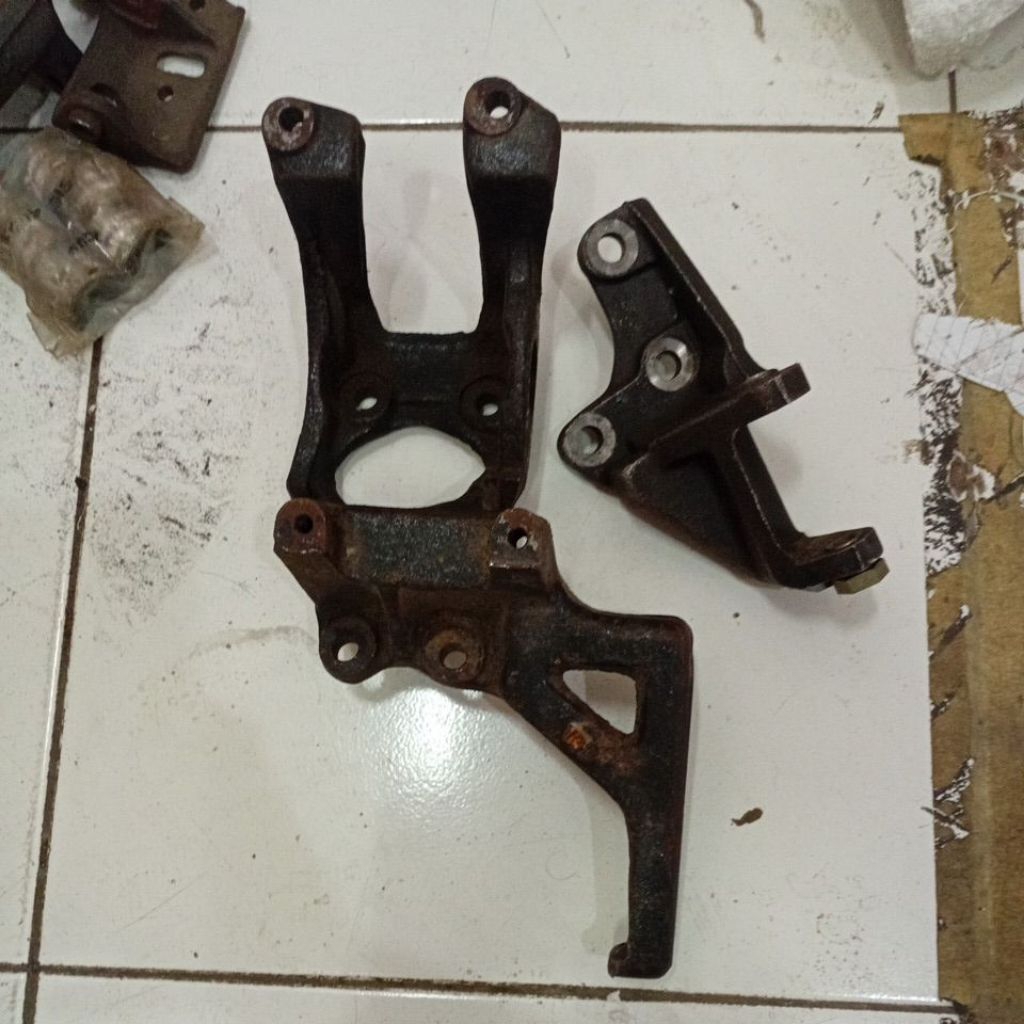 Bracket AC /power Stering Toyota Kijang Super Original