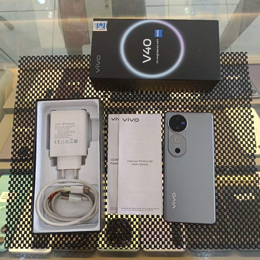 Vivo V40 5G 12/256GB Mulus (2496 Silver) - 12/256 GB