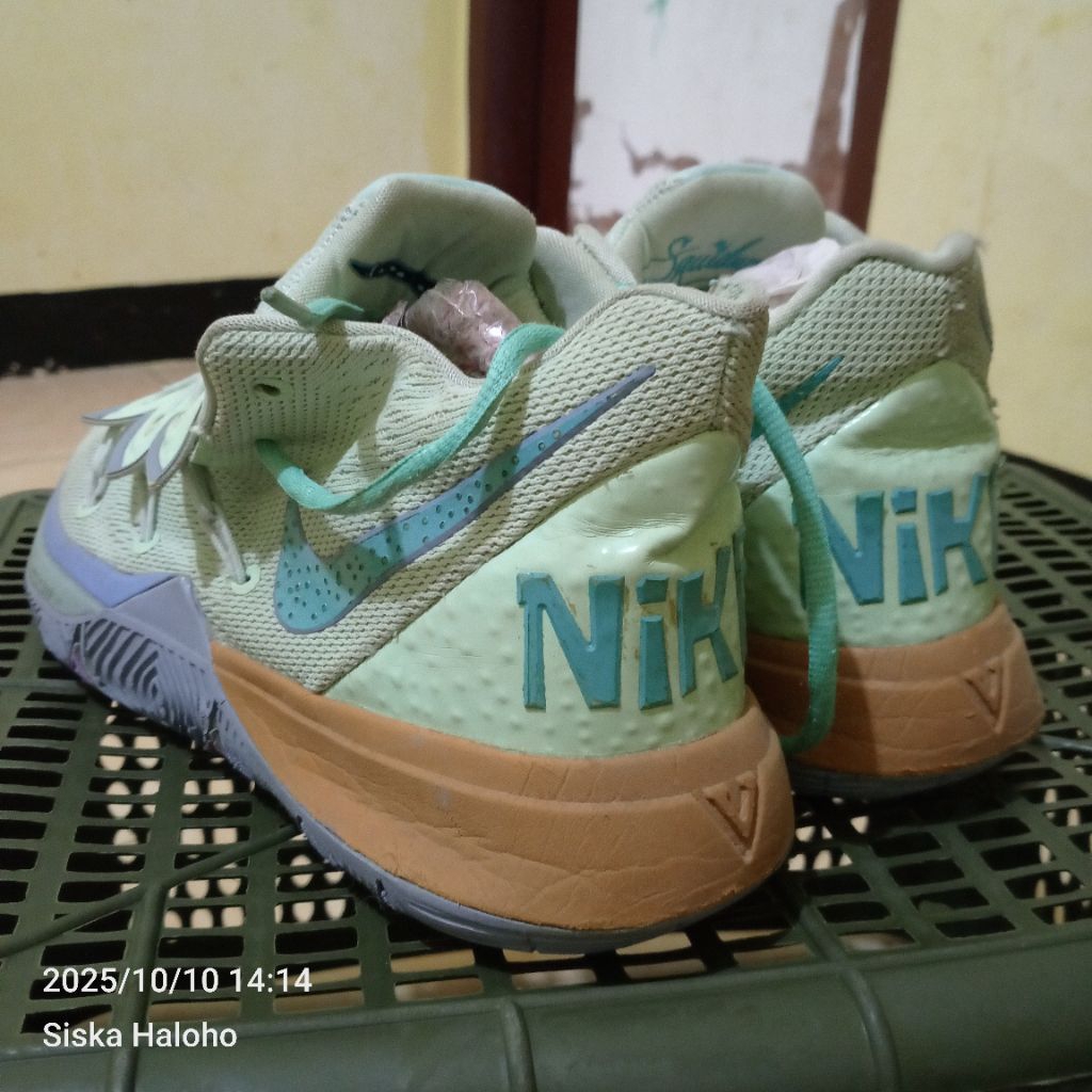 PL Kyrie 5 Squidward/42