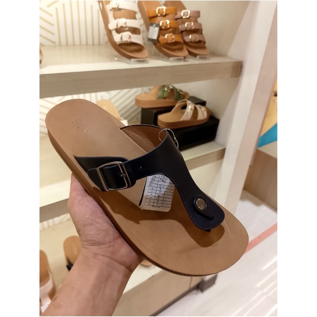 St.Yves Flip Flops Buckel Sandal Wanita
