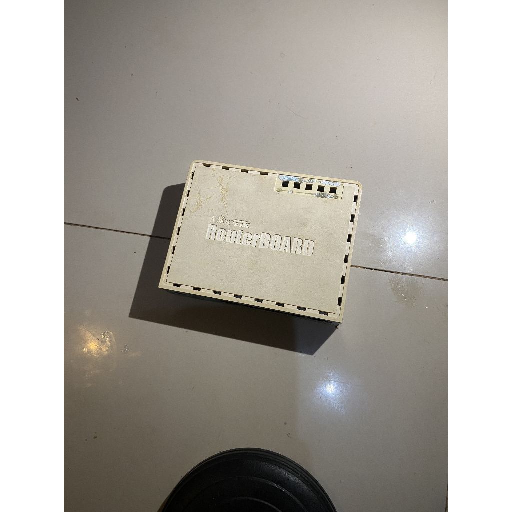 MikroTik hEX RB750Gr2 (Gigabit) - Unit + Adaptor