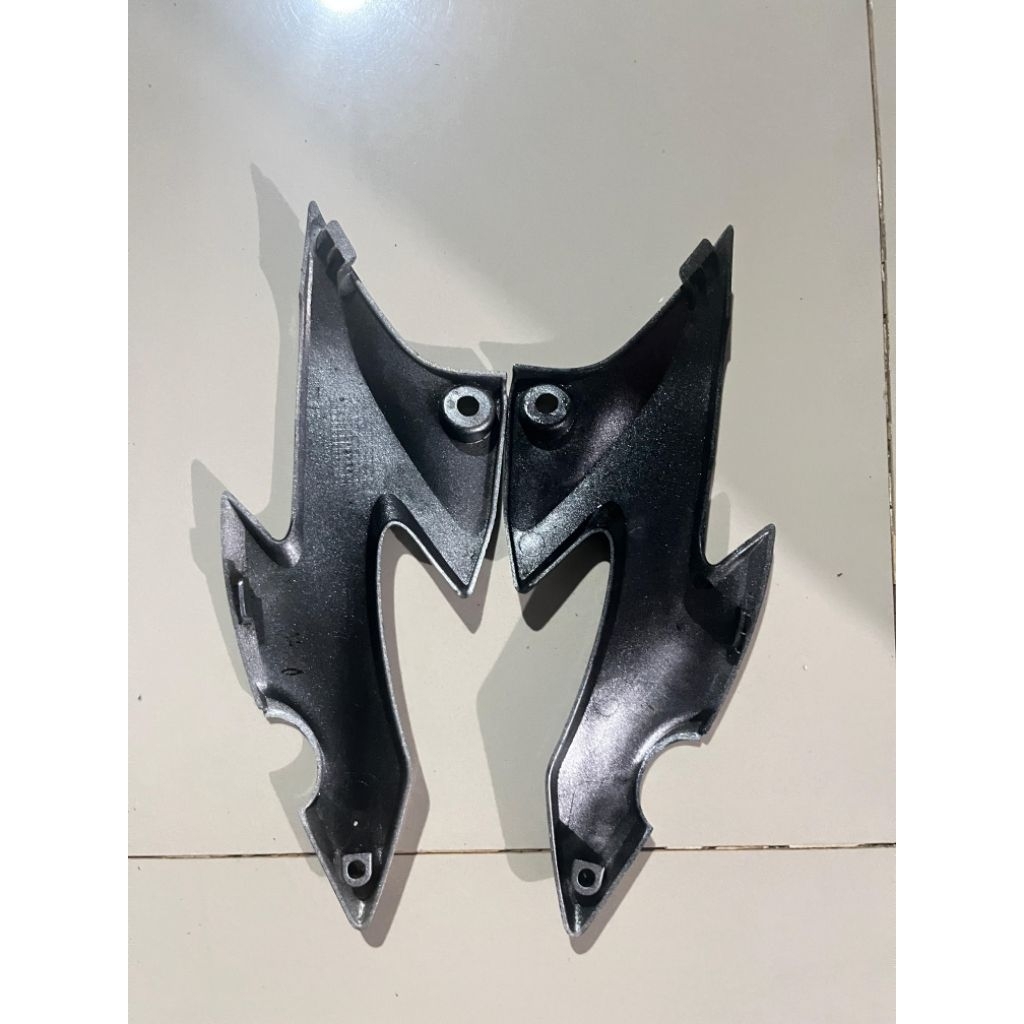 Cover kuping Batok kedok Lampu Depan Kanan Kiri Honda CB150R  OLD lama ORI Second